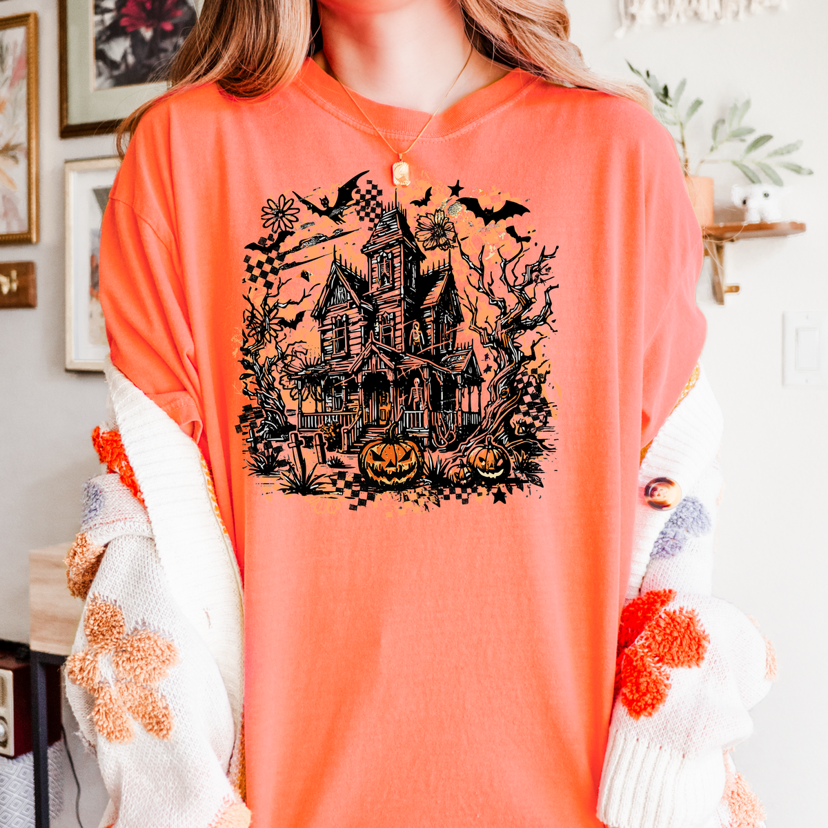Vintage Haunted House Halloween Tee | Spooky Fall Graphic Shirt | Unisex Oversized Autumn T-Shirt
