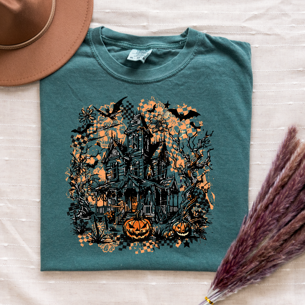 Vintage Haunted House Halloween Tee | Spooky Fall Graphic Shirt | Unisex Oversized Autumn T-Shirt